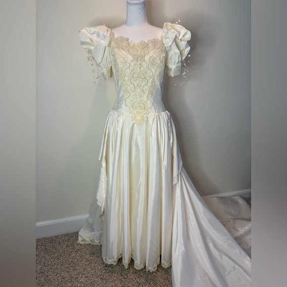 vintage Dresses & Skirts - White Satin Look Wedding Dress with Romantic Lace Details. Vintage. Size 8